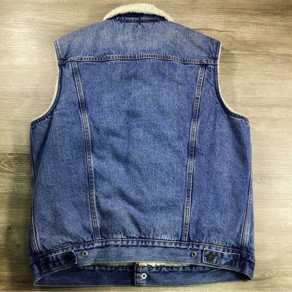 Levis Jacket Vest Womens Large Blue Sherpa Lined Denim Trucker Western Button Up - Picture 3 of 6